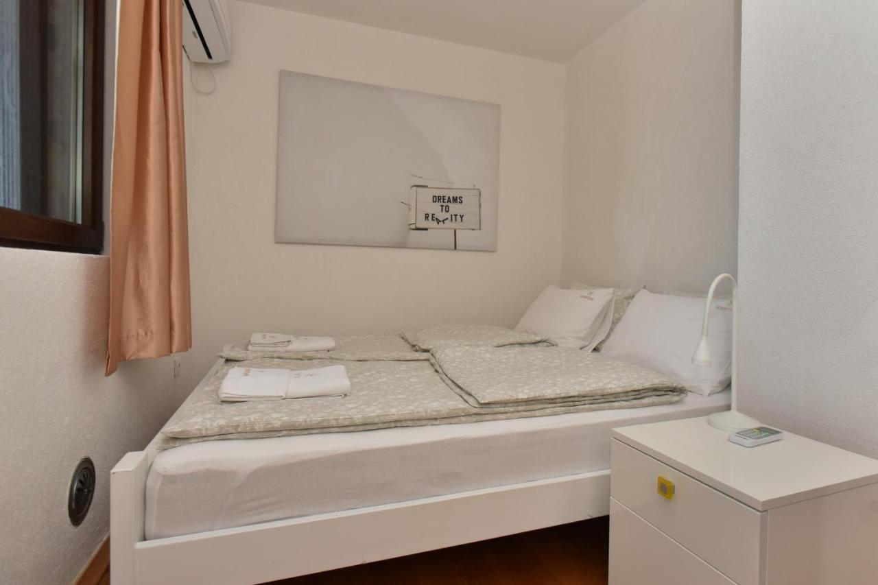 לושטיצה Villa Ariel מראה חיצוני תמונה