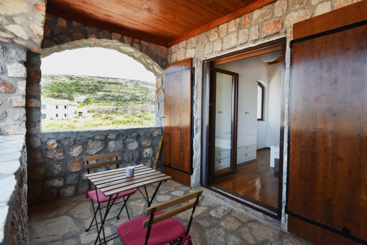 לושטיצה Villa Ariel מראה חיצוני תמונה